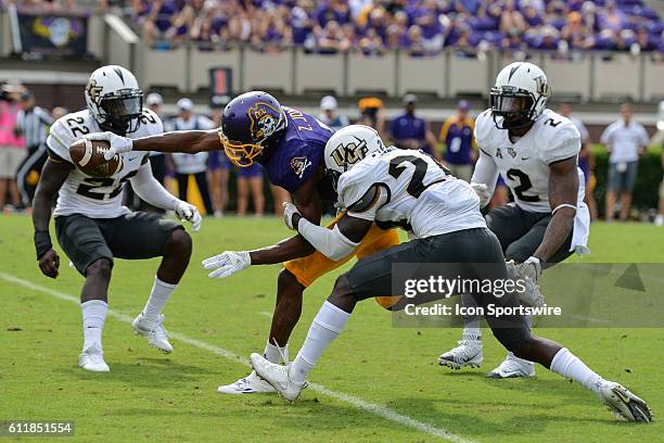 East Carolina Pirates wide receiver Zay Jones reaches the ball over the plane for a touchdown in a game between the East Carolina Pirates and the...