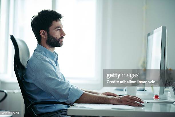 young businessman reading mail - office table side view stock pictures, royalty-free photos & images