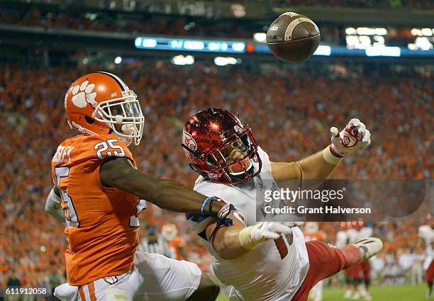 Cordrea Tankersley of the Clemson Tigers defends a pass to Cole Hikutini of the Louisville Cardinals during the second quarter at Memorial Stadium on...