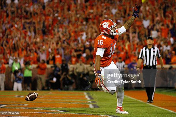 Jordan Leggett of the Clemson Tigers reacts after his fourth quarter go-ahead touchdown against the Louisville Cardinals at Memorial Stadium on...