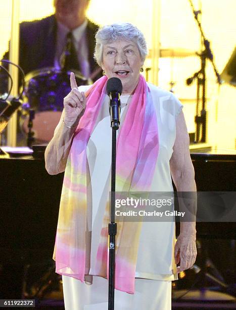H A Reddy Helen Reddy Photos Photos and Premium High Res Pictures - Getty Images