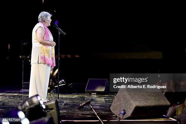 Deborah Reddy Singer 1,172 Helen Reddy Photos & High Res Pictures - Getty Images