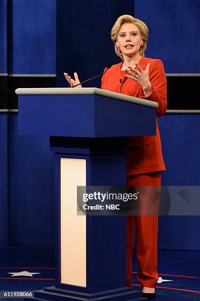 Margot Robbie" Episode 1705 -- Pictured: Kate McKinnon as Democratic Presidential Candidate Hillary Clinton during the "Debate Cold Open" sketch on...