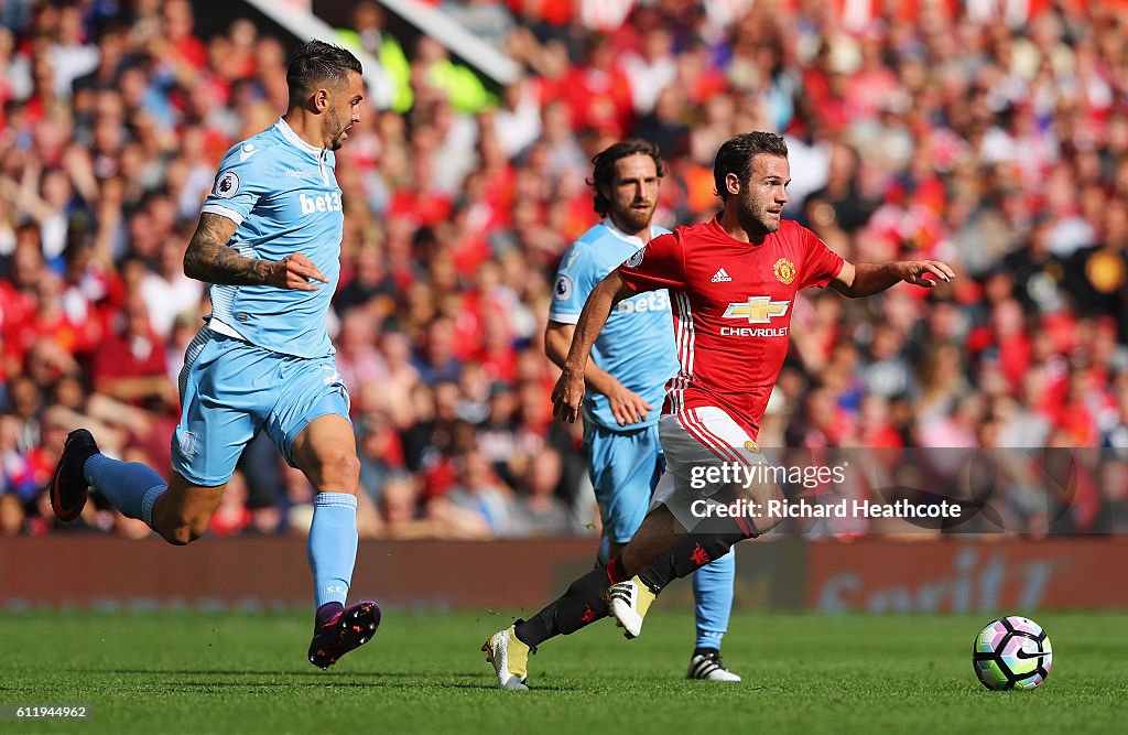 Manchester United v Stoke City - Premier League