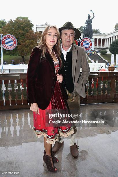 Carlo Ancelotti, head coach of FC Bayern Muenchen and his wife Mariann Barrena McClay attend the Oktoberfest beer festival at Kaefer Wiesenschaenke...