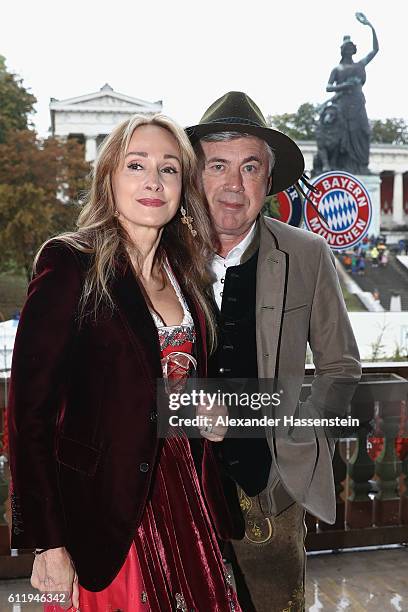 Carlo Ancelotti, head coach of FC Bayern Muenchen and his wife Mariann Barrena McClay attend the Oktoberfest beer festival at Kaefer Wiesenschaenke...