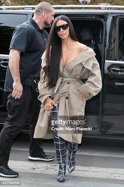 Kim Kardashian West arrives at 'L'Avenue' restaurant with body guard Pascal Duvier on October 2, 2016 in Paris, France.