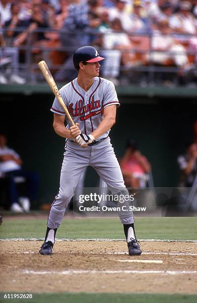 Dale Murphy of the Atlanta Braves circa 1987 bats against the San Diego Padres at Jack Murphy Stadium in San Diego, California.