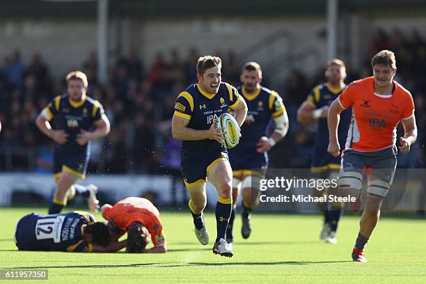 Tom Heathcote of Worcester breaks clear before offloading to set up a try for Wynard Olivier during the Aviva Premiership match between Worcester...