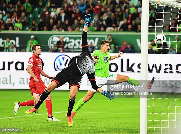 Mario Gomez of Wolfsburg misses a chance during the Bundesliga match between VfL Wolfsburg and 1. FSV Mainz 05 at Volkswagen Arena on October 2, 2016...