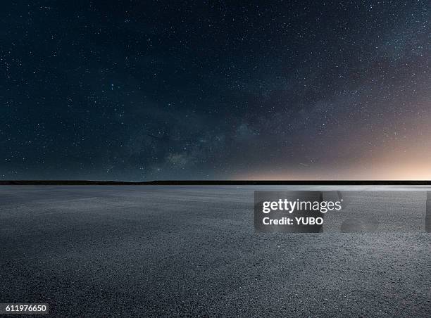 constellation of stars in sky - empty road stockfoto's en -beelden