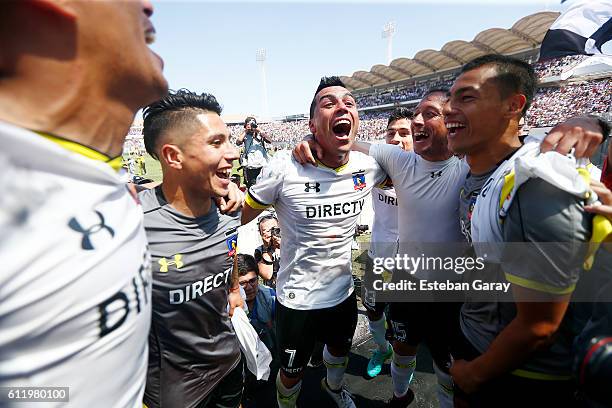 Esteban Paredes of Colo Colo celebrates with teammates after a match between Colo Colo and Universidad de Chile as part of round 8 of Torneo Apertura...