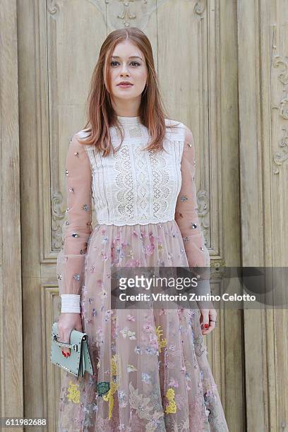 Marina Ruy Barbosa attends the Valentino show as part of the Paris Fashion Week Womenswear Spring/Summer 2017 on October 2, 2016 in Paris, France.