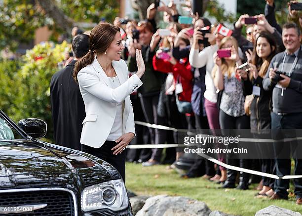 Catherine, Duchess of Cambridge arrives at The Cridge Centre for the Family on the final day of their Royal Tour of Canada on October 1, 2016 in...