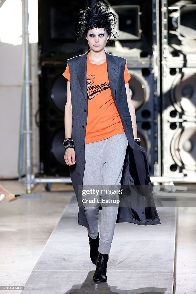 Junya Watanabe : Runway - Paris Fashion Week Womenswear Spring/Summer 2017