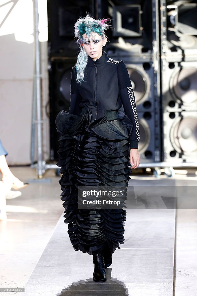 Junya Watanabe : Runway - Paris Fashion Week Womenswear Spring/Summer 2017