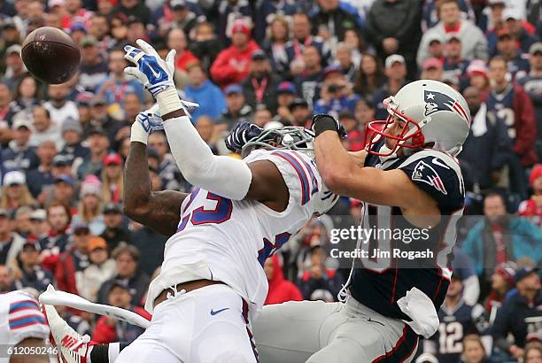 Aaron Williams of the Buffalo Bills prevents Danny Amendola of the New England Patriots from a touchdown catch in the end zone in the second half at...