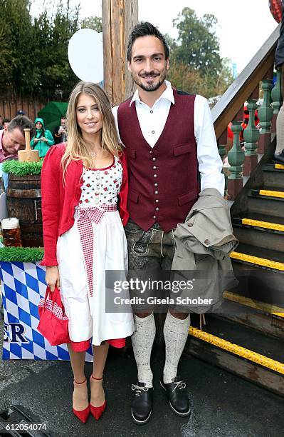 Bayern Soccer player Mats Hummels and his wife Cathy Hummels attend the 'FC Bayern Wies'n' during the Oktoberfest at Kaeferschaenke / Theresienwiese...