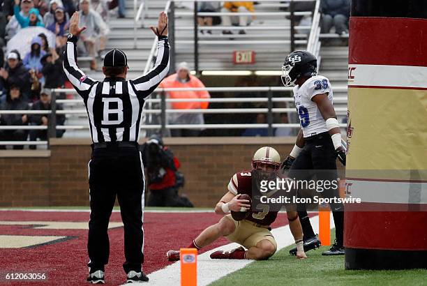 Boston College wide receiver Michael Walker scores on a reception. The Boston College Eagles and the State University of New York at Buffalo Bulls in...