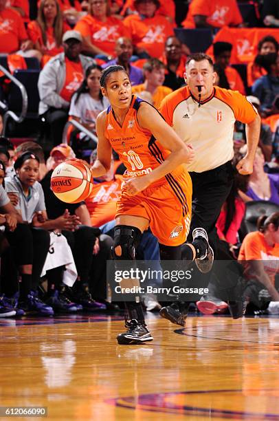 Lindsey Harding of the Phoenix Mercury handles the ball against the Minnesota Lynx in Game Three of the Semifinals during the 2016 WNBA Playoffs on...