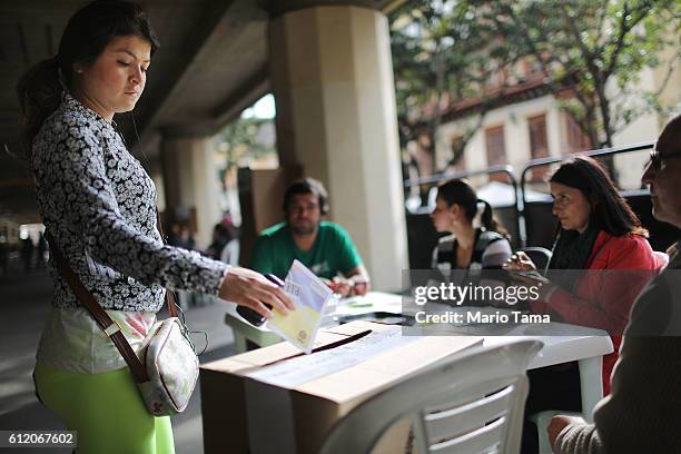Voter casts her ballot in the referendum on a peace accord to end the 52-year-old guerrilla war between the FARC and the state on October 2, 2016 in...