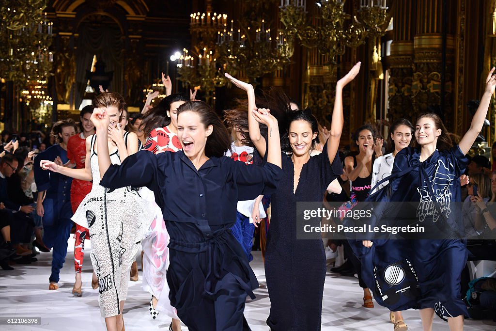 Stella McCartney : Runway - Paris Fashion Week Womenswear Spring/Summer 2017