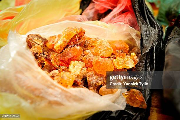 gum arabic from somalia - olibanum bildbanksfoton och bilder