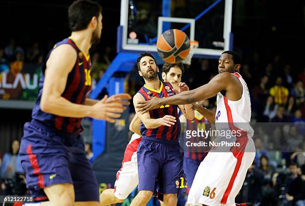 Juan Carlos Navarro and Bryant Dunston in the match between FC Barcelona and Olympiacos, for the week 10 of the Top 16 Euroleague basketball match at...