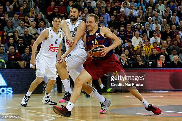 March 17- SPAIN: Brad Oleson and Sergio Llull during the match between FC Barcelona and Real Madrid, corresponding to the week 11 of the Top 16 of...