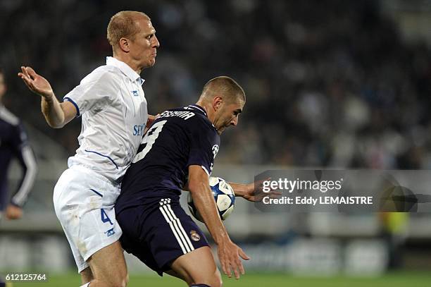 Auxerre's Stephane Grichting and Madrid's Karim Benzema during the UEFA Champions League group G match between AJ Auxerre and Real Madrid CF at...