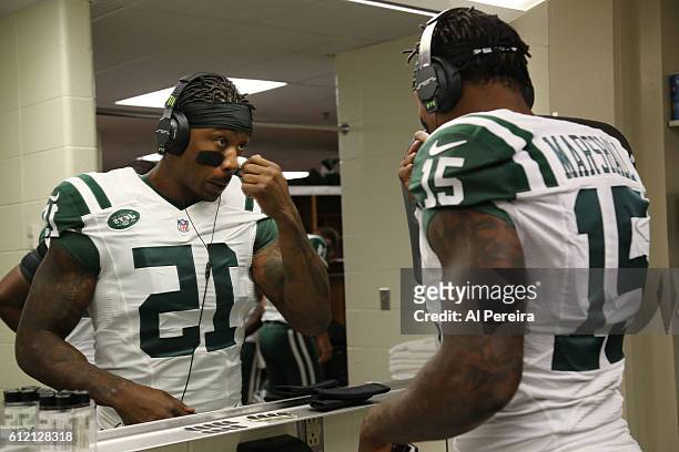 Wide Receiver Brandon Marshall of the New York Jets prepares in the locker room before the game against the Kansas City Chiefs on September 25, 2016...