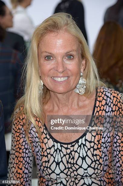 Jane D. Hartley attends the Giambattista Valli show as part of the Paris Fashion Week Womenswear Spring/Summer 2017 on October 3, 2016 in Paris,...