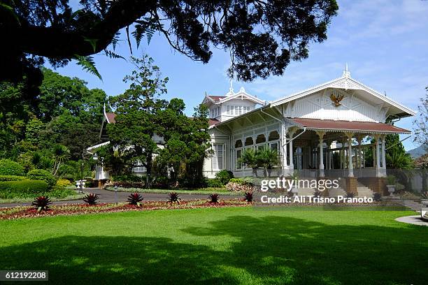 cipanas palace or presidential palace in cipanas. west java. - präsidentenpalast stock-fotos und bilder