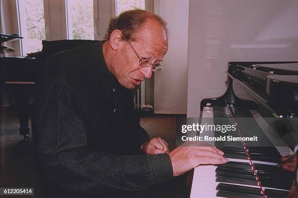 PIANIST DAVID HELFGOTT