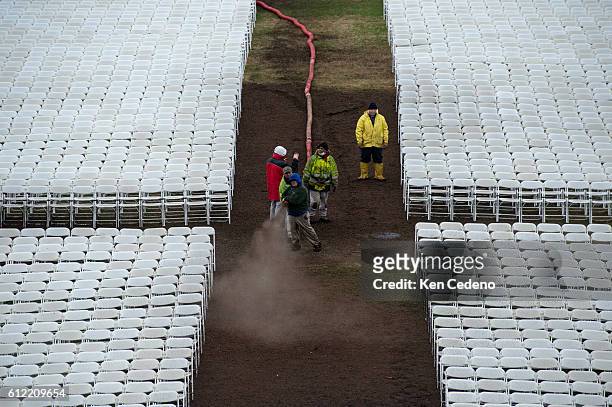 Mulch is filled in on main walkways on the west of the Capitol in preparation for the 57th Inauguration to swear in U.S. President Barak Obama...
