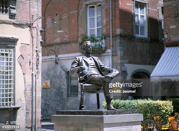 statue of puccini, lucca, tuscany, italy - lucca stock pictures, royalty-free photos & images