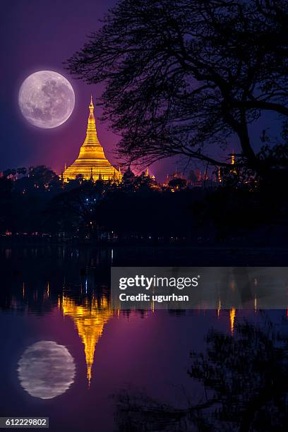 shwedagon pagoda - shwedagon pagoda stock pictures, royalty-free photos & images
