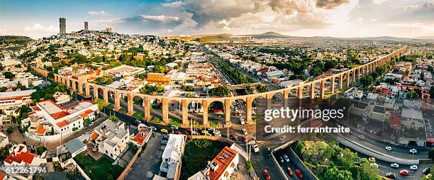 panorama luftaufnahme von santiago de queretaro, mexiko - bundesstaat queretaro stock-fotos und bilder