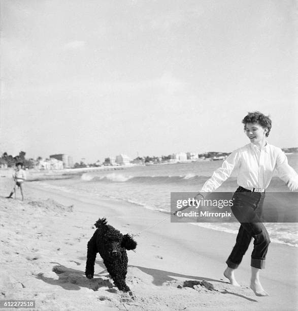 Cannes Film Festival 1953 Michelle Farmer Swanson seen hereon the Beach at Cannes with the Poodle. D3118-016