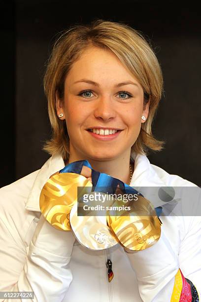 Magdalena Neuner Biathlon mit ihren 3 Medaillen " 2 mal Gold und 1 mal Silber Olympische Winterspiele in Vancouver 2010 Kanada olympic winter games...