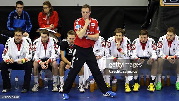 Martin Heuberger , Trainer Deutschland steht vor seiner mannschaft Handball Männer Weltmeisterschaft : Tunesien - Deutschland mens handball...