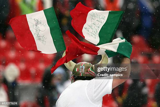 Italien Fan Langlaufen Staffel der Herren M?nner 4 x 10 km 19. 2. 2006 cross skiing relay olympische Winterspiele in Turin 2006 olympic winter games...