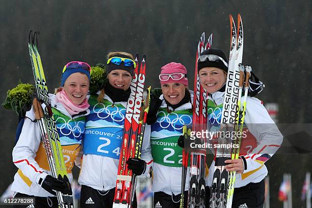 Silber fur die deutsche Staffel mit Katrin Zeller , Evi Sachenbacher Stehle Miriam Goessner Claudia Nystad , Langlauf Staffel der Frauen Olympische...