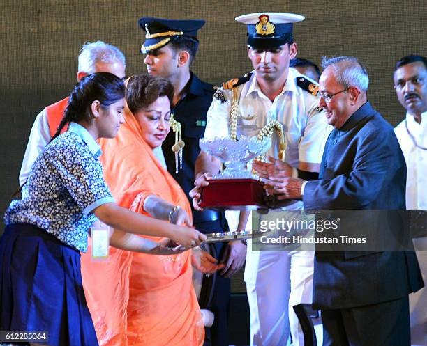 Chairperson Board of Governors Rajmata Madhavi Raje Scindia presenting memento to President Pranab Mukherjee during the 60th Founders Day...