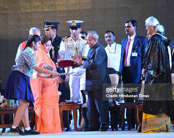 Chairperson Board of Governors Rajmata Madhavi Raje Scindia presenting memento to President Pranab Mukherjee during the 60th Founders Day...