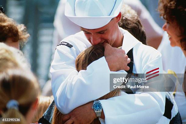 Family and friends greet troops returning on frigate USS Stark after being struck by two Iraqi-launched Exocet missiles fired from an Iraqi Mirage F1...