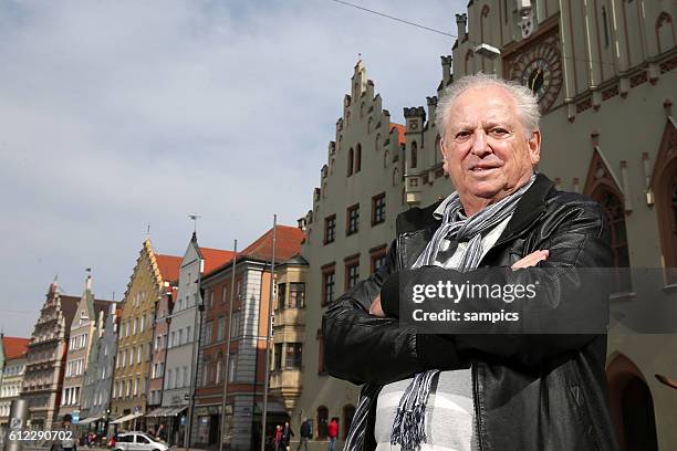 Meter Olympiasieger von 1960 Leichtathletik Sprinter Armin Hary in der Landshuter Altstadt