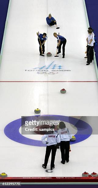 Curling Damen Finale Schweden - Schweiz women's gold Medal game Sweden - Suisse olympische Winterspiele in Turin 2006 olympic winter games in torino...