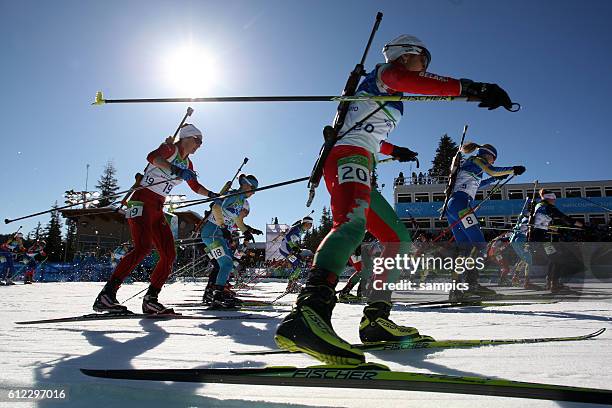 Start Biathlon Massenstart der Frauen mass start women Olympische Winterspiele in Vancouver 2010 Kanada olympic winter games Vancouver 2010 canada