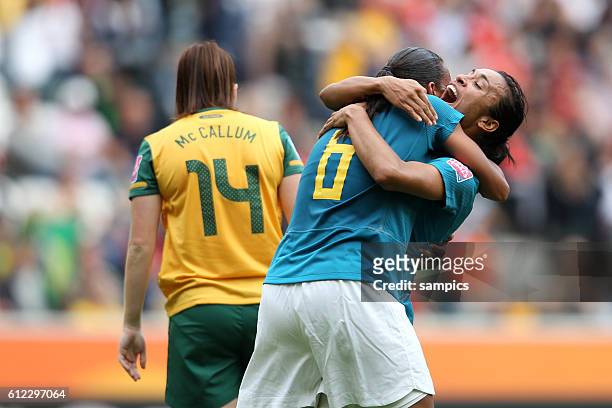 JUbel von Rosana und Marta nach dem Siegtreffer Gruppe D Brasilien 0 FifA Frauen Fussball WM Weltmeisterschaft 2011 in Deutschland FIFA women...